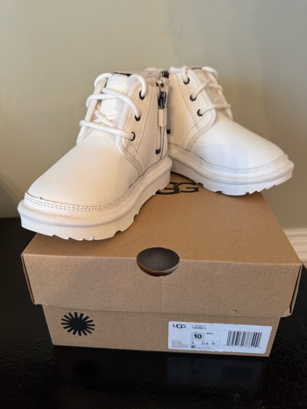 UGG Toddler Unisex Size 10 Neumel II Leather Boots in White NIB